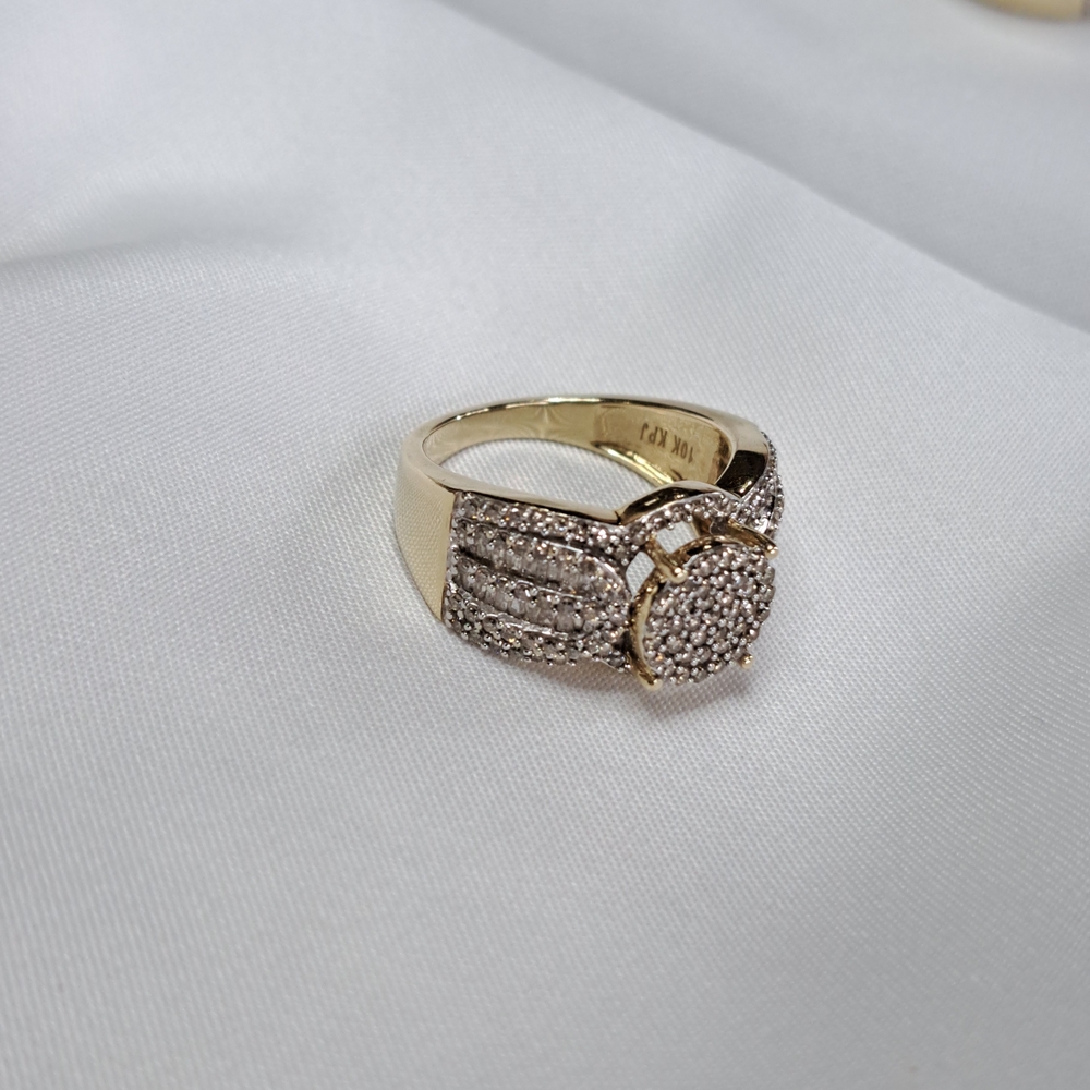 1.27ctw. ROUND BAGUETT CROWN TOP WHITE DIAMOND CLUSTER 10K YELLOW GOLD RING - Picture 13 of 16